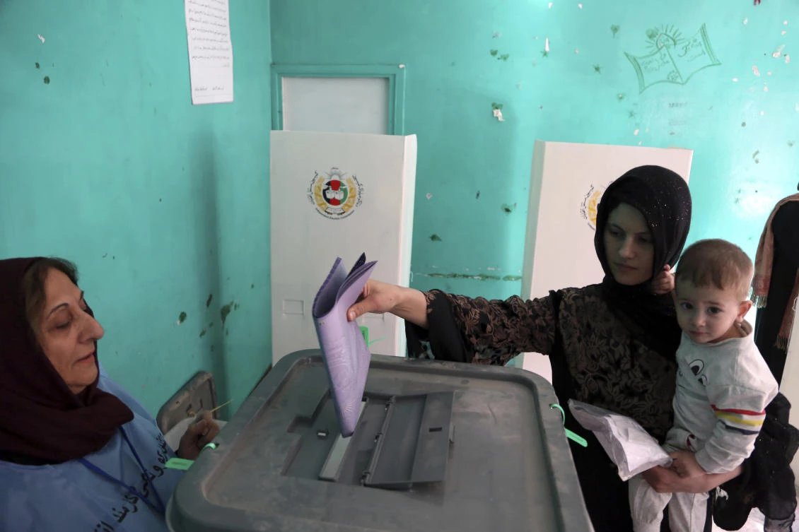 An Afghan woman casts her vote in a polling station during Parliamentary election in Kabul, Afghanistan, Saturday, Oct. 20, 2018. (AP)