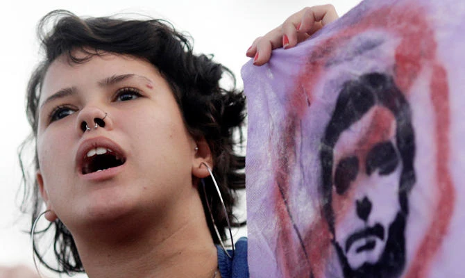 Thousands rally against leading, far-right Brazil candidate