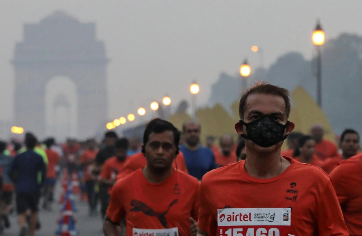 After medical experts urged the canceling of last year’s race, marathon organizers responded by bringing the race date forward to October. (Reuters)