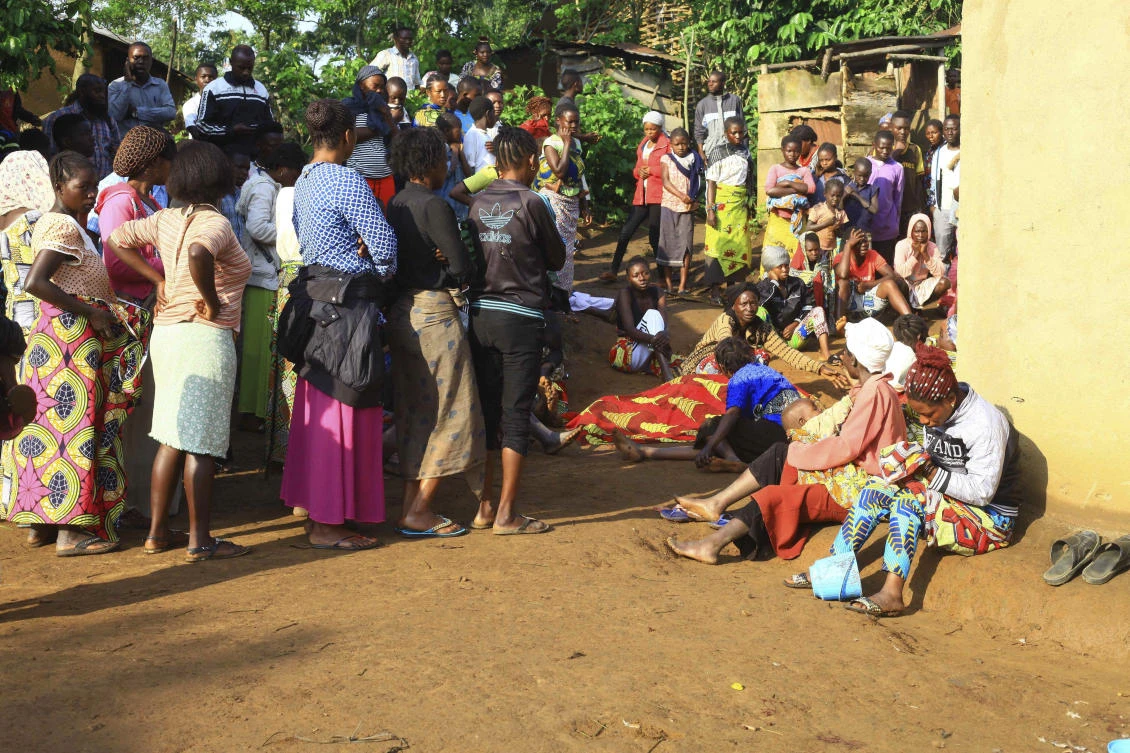 In this photo taken Friday, Oct 5, 2018, family members and onlookers mourn over the bodies of civilians killed by The Allied Democratic Forces rebels in Beni, Eastern Congo. (AP)