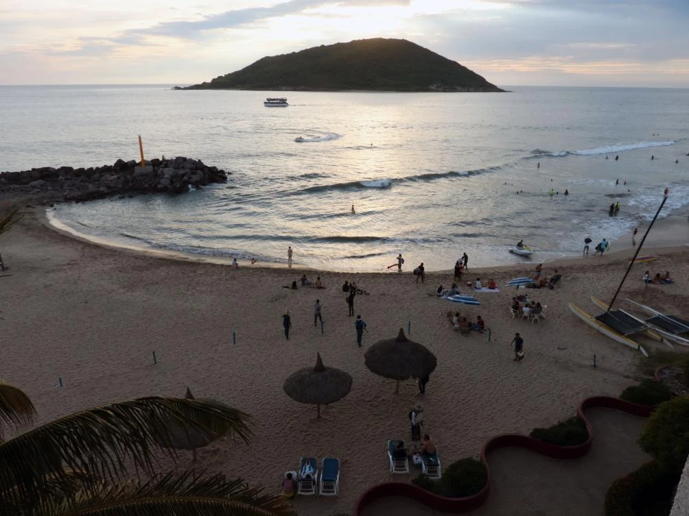 ’Extremely dangerous’ Hurricane Willa aims for Mexico’s west