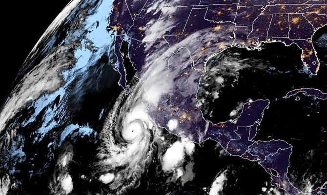 This NOAA/RAMMB satellite handout image taken AT 5:30 UTC on October 22, 2018 shows hurricane Willa off Mexico's Pacific coast. (AFP)