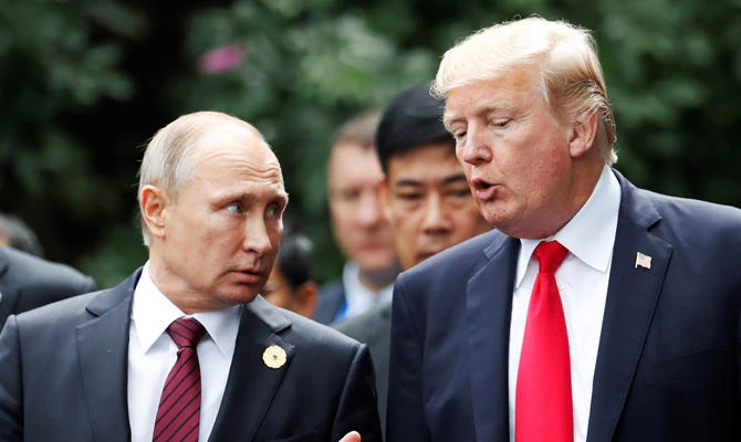 US President Donald Trump and Russia's President Vladimir Putin talk during the family photo session at the APEC Summit in Danang, Vietnam, in this November 11, 2017 file photo. (REUTERS)