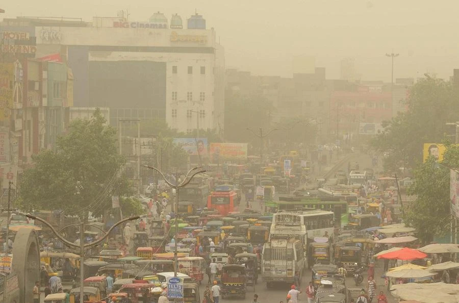 Air pollution soared in New Delhi on June 14 to hazardous levels rarely seen outside winter months as sand blown from deserts enveloped the Indian capital. (AFP)