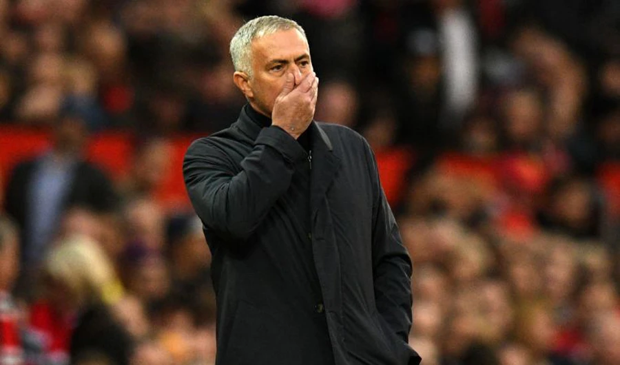 Mourinho has promised to be quiet should his United side get one over Chelsea at Stamford Bridge. (AFP)