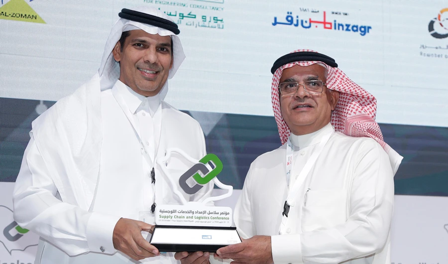 Saudi Arabia’s Minister of Transportation Dr. Nabil bin Mohammed Al-Amoudi presented a commemorative plaque to Bahri, which was received by Ahmed Al-Ghaith, president of Bahri Logistics.