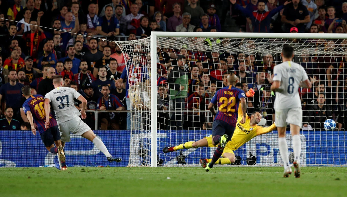 Jordi Alba scores Barcelona’s second goal past Inter Milan’s goalkeeper Samir Handanovic. (Reuters)