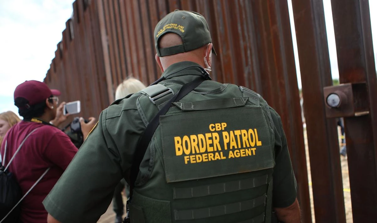 US Defense Secretary Mattis expected to send hundreds of troops to Mexico border