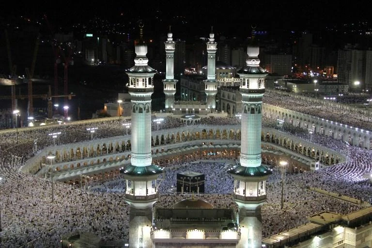 The number of Umrah visas up until Oct. 24 reached 688,184. (AFP)