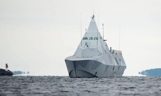 The Swedish corvette HMS Visby is seen in the search for suspected "foreign underwater activity" at Mysingen Bay, Stockholm, in this October 21, 2014 file photo. (REUTERS)