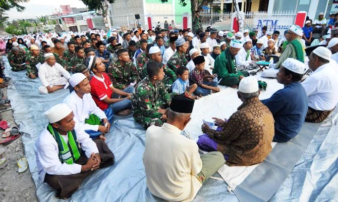 A month on, Indonesia’s quake-tsunami hit city faces health crisis