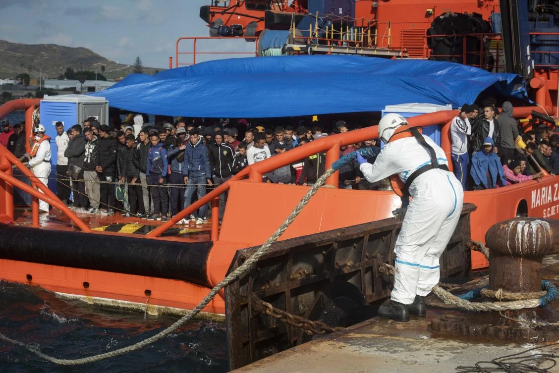 Spanish rescue workers saved 520 people trying to cross from North Africa to Spain on Saturday. (AP)