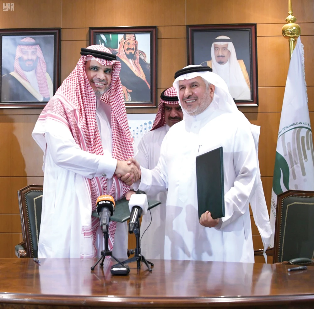 Dr. Abdullah Al-Rabeeah general supervisor of the King Salman Humanitarian Aid and Relief Center, right, with Saudi Education Minister Dr. Ahmed Al-Issa at the signing ceremony in Riyadh. (SPA)