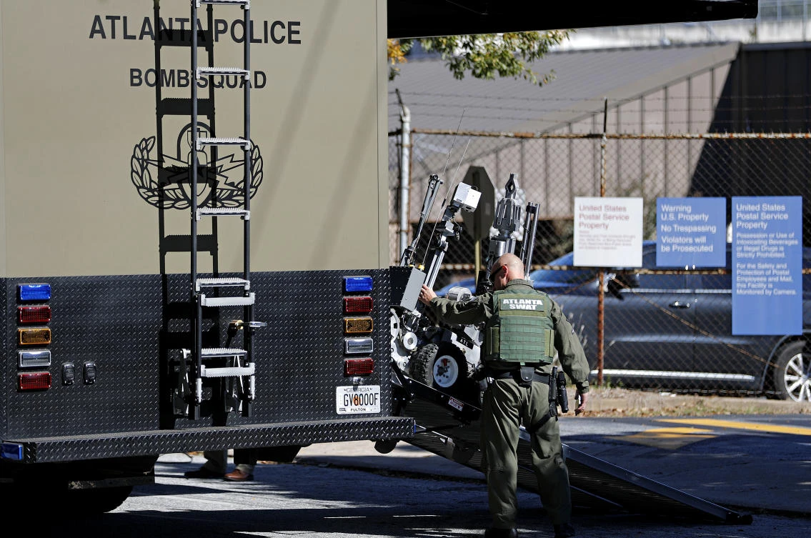 A S.W.A.T. team member helps load up a robot outside a U.S. post office facility after reports that a suspicious package was found in Atlanta, Monday, Oct. 29, 2018. (AFP)
