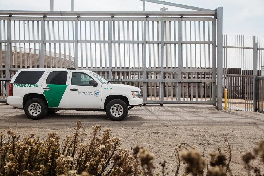 Thousands of US troops head for southern border
