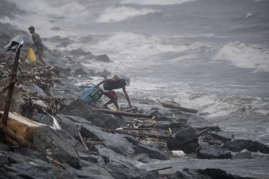 Thousands flee homes as Typhoon Yutu batters Northern Philippines