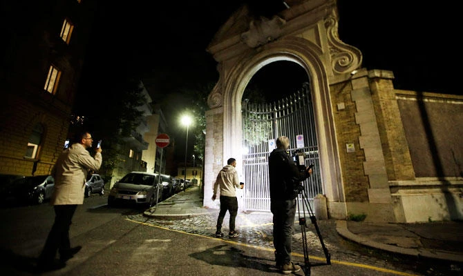Reporters film the entrance of the Vatican embassy to Italy, Tuesday, Oct. 30, 2018. (AP)