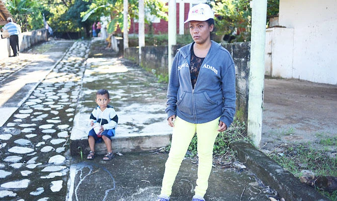Pregnant migrants want their children ‘to be American’