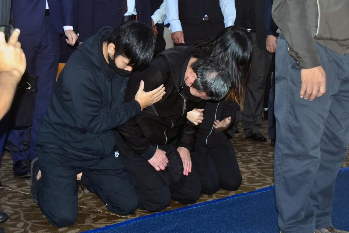 Driver of fatal Taiwan train crash apologizes to relatives