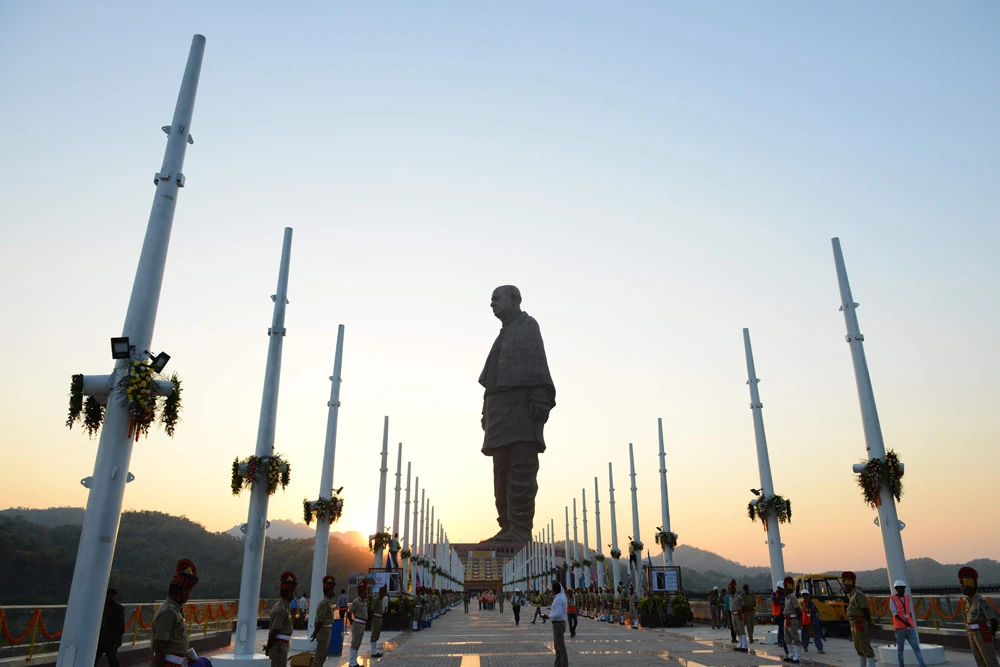 India inaugurated the world's tallest statue on Wednesday with fireworks, folk dances and floral tributes, deploying tight security amid an outcry by local groups over the soaring cost of the 182-metre (600-feet) sculpture of an independence hero. (AFP)