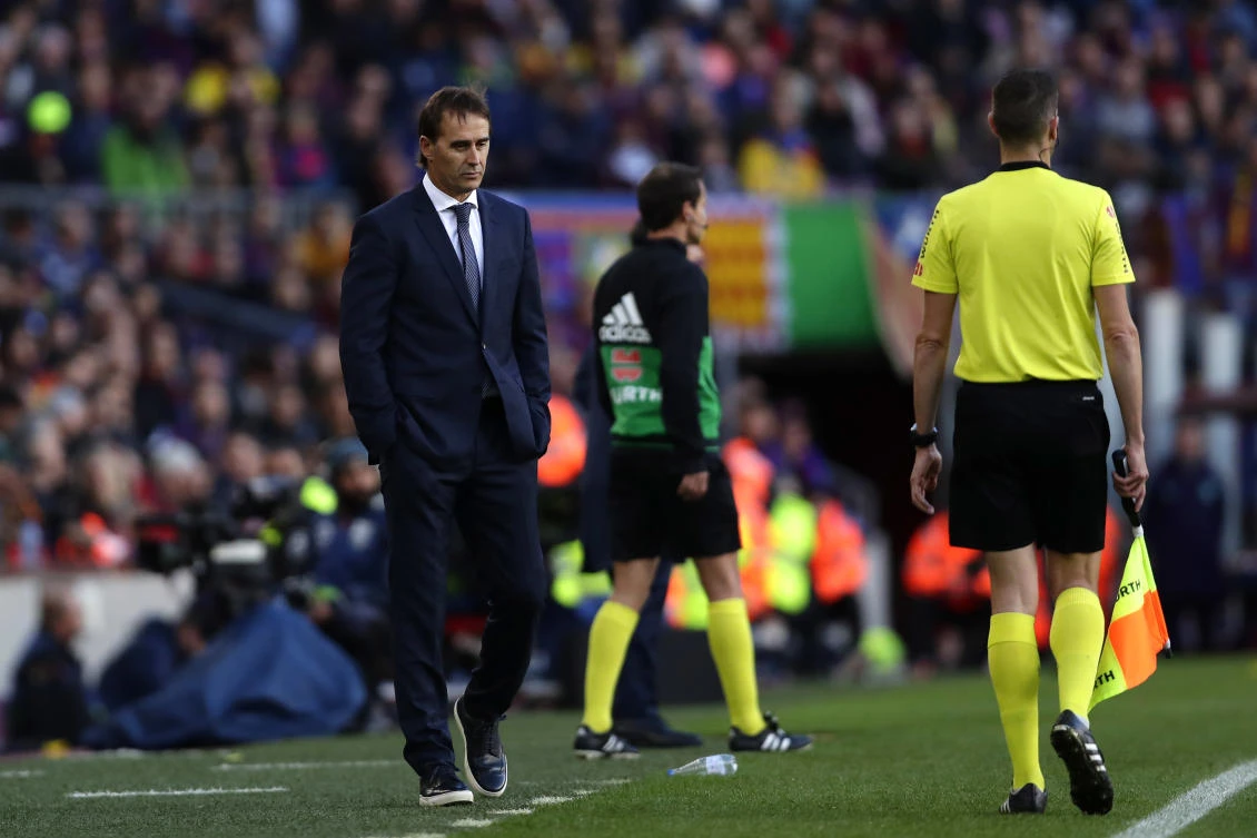 Real Madrid's Spanish coach Julen Lopetegui shouts from the sideline during the La Liga football match between Barcelona and Real Madrid at the Nou Camp - his last in charge of Los Blancos. (AFP)
