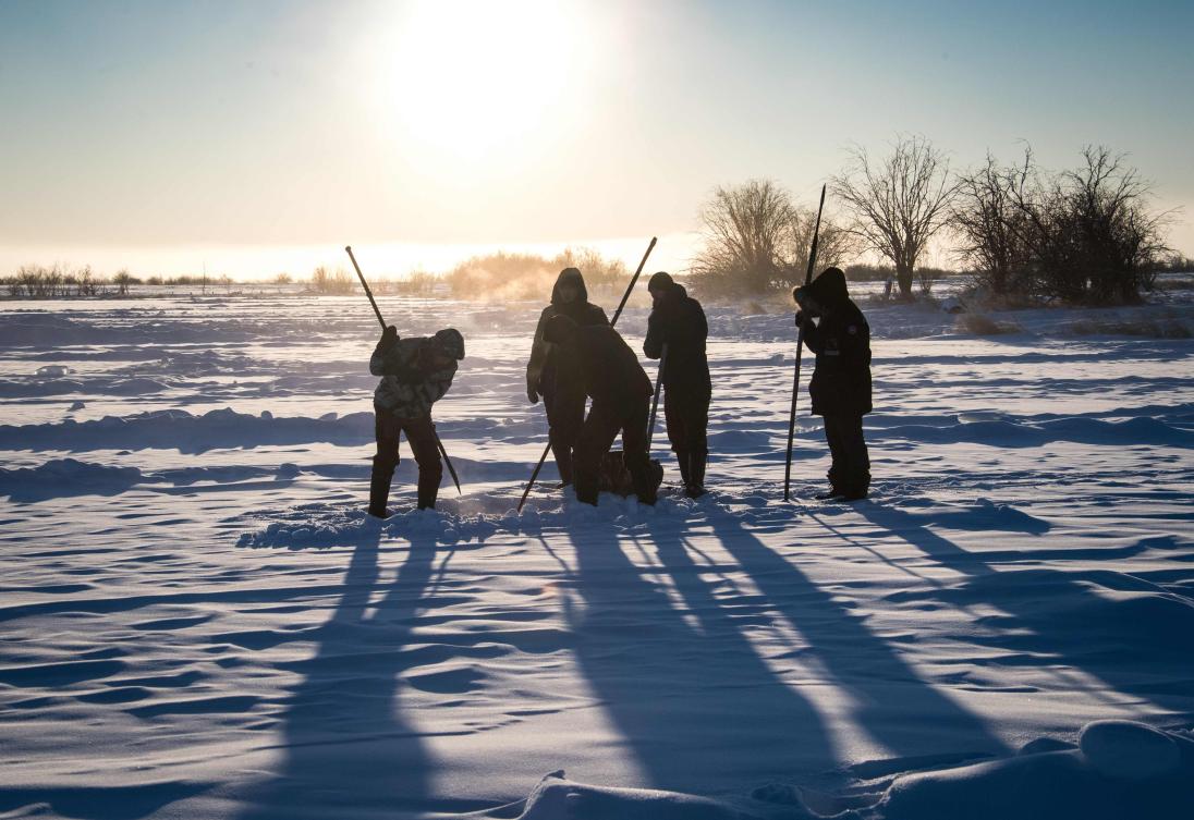 Villagers harvest ice from a local lake near the settlement of Oy, some 70 km south of Yakutsk, with the air temperature at about minus 41 degrees Celsius, on November 27, 2018. Many people in the Sakha (Yakutia) Republic depend on melted water as there is no other way to supply water due to extremely cold winter temperatures in the permafrost-covered region. / AFP / Mladen ANTONOV