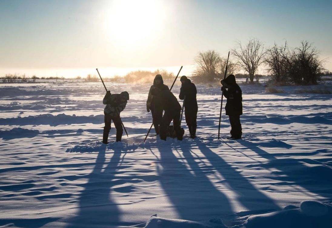 Villagers harvest ice from a local lake near the settlement of Oy, some 70 km south of Yakutsk, with the air temperature at about minus 41 degrees Celsius, on November 27, 2018. Many people in the Sakha (Yakutia) Republic depend on melted water as there is no other way to supply water due to extremely cold winter temperatures in the permafrost-covered region. / AFP / Mladen ANTONOV