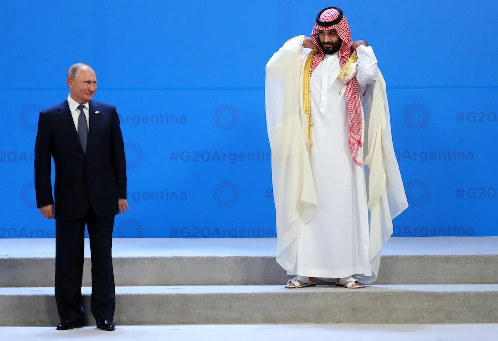 Russia's President Vladimir Putin and Saudi Arabia's Crown Prince Mohammed bin Salman prepare for a family photo during the G20 summit in Buenos Aires, Argentina November 30, 2018.(Reuters)