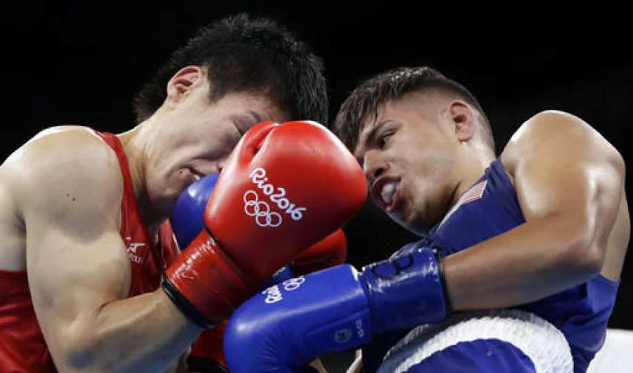 US boxer Carlos Zenon Balderas Jr., right, fights Japan's Daisuke Narimatsu during a men's lightweight 60-kg preliminary boxing match at the 2016 Summer Olympics in Rio de Janeiro, Brazil, on Aug. 9, 2016. (AP File Photo)
