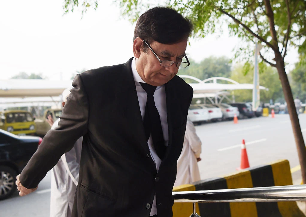Saif-ul-Mulook, a Pakistani lawyer for Christian mother Asia Bibi, arrives at the Supreme Court in Islamabad on October 31, 2018. Pakistan's Supreme Court on October 31 overturned the conviction of a Christian mother facing execution for blasphemy in a landmark case which has incited deadly violence and reached as far as the Vatican. (AFP / AAMIR QURESHI)