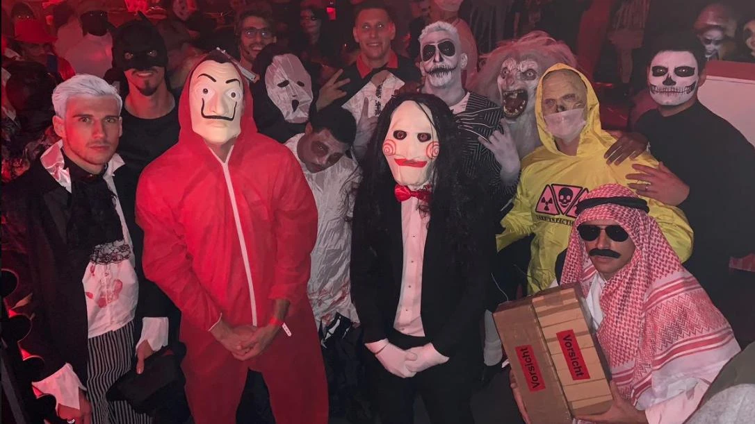 Bayern Munich's Rafinha apologizes for Gulf Arab ‘bomber’ Halloween costume