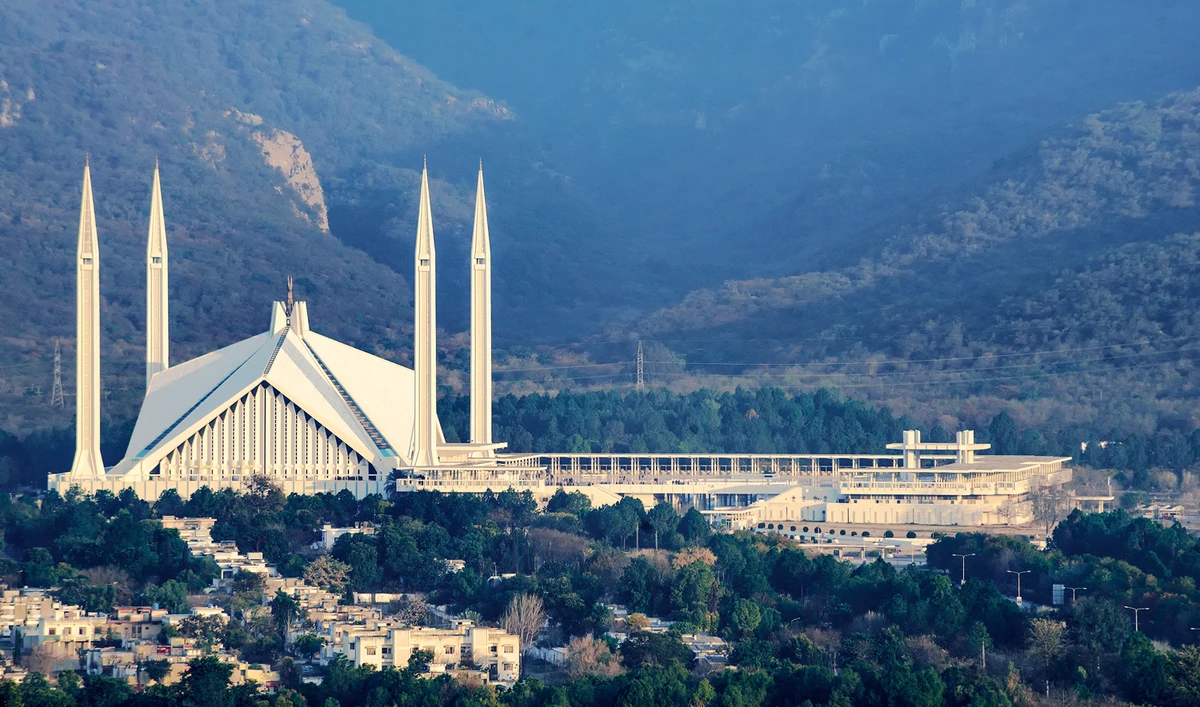 “It takes a business in Pakistan 161 days to obtain an electricity connection, compared to the South Asia regional average of 98 days and the cost is 50 per cent more than elsewhere in the region,” the World Bank said in its statement. (Shutterstock/File)