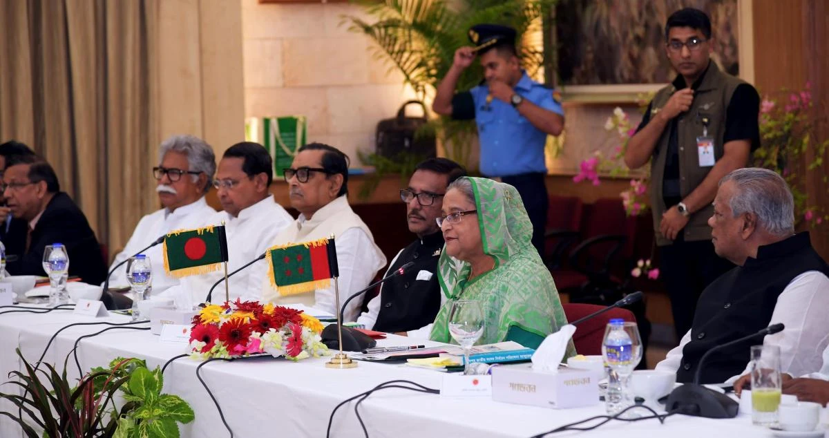 Bangladesh Prime Minister Sheikh Hasina (2ndR) sits in a dialogue with opposition party in Dhaka on November 1, 2018. (AFP)