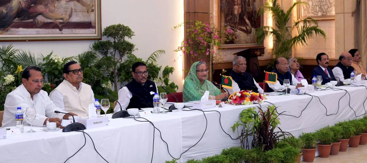 Bangladesh Prime Minister Sheikh Hasina (C) sits in a dialogue with opposition party in Dhaka on November 1, 2018. (AFP)