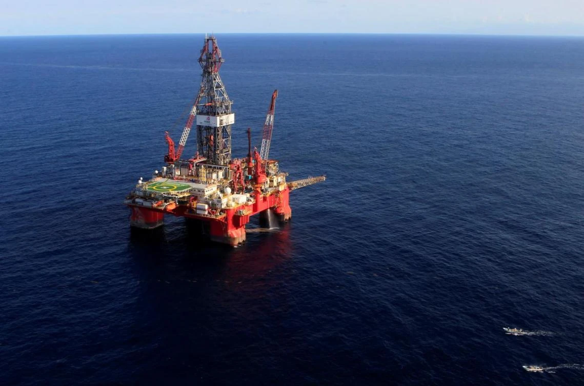Complex refineries and oil traders will be the winners when global regulations cut the limit for sulfur in marine fuels from 2020. (Reuters)