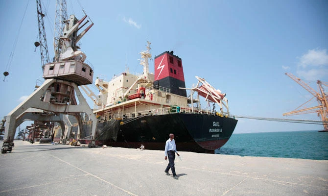 Houthi militia hold 16 cargo ships in Yemeni ports
