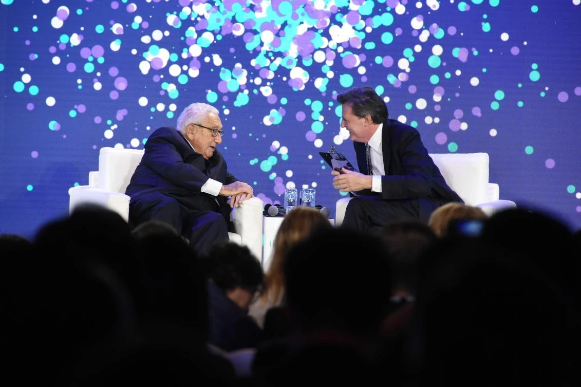 Henry Kissinger (L) speaks with Bloomberg editor-in-chief John Micklethwait at the Bloomberg New Economy Forum in Singapore. (AFP)