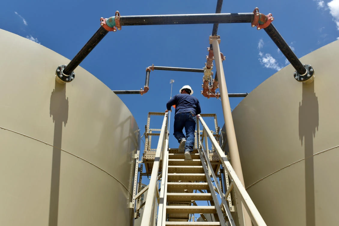 US crude stocks climbed by 7.8 million barrels in the week ending Nov. 2 to 432 million, data from the American Petroleum Institute showed on Tuesday. (Reuters)