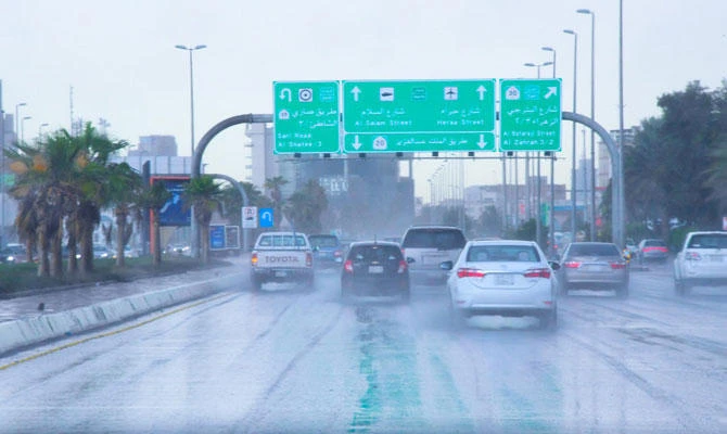 Motorists have been advised to maintain a sufficient distance between vehicles to avoid accidents. (SPA)