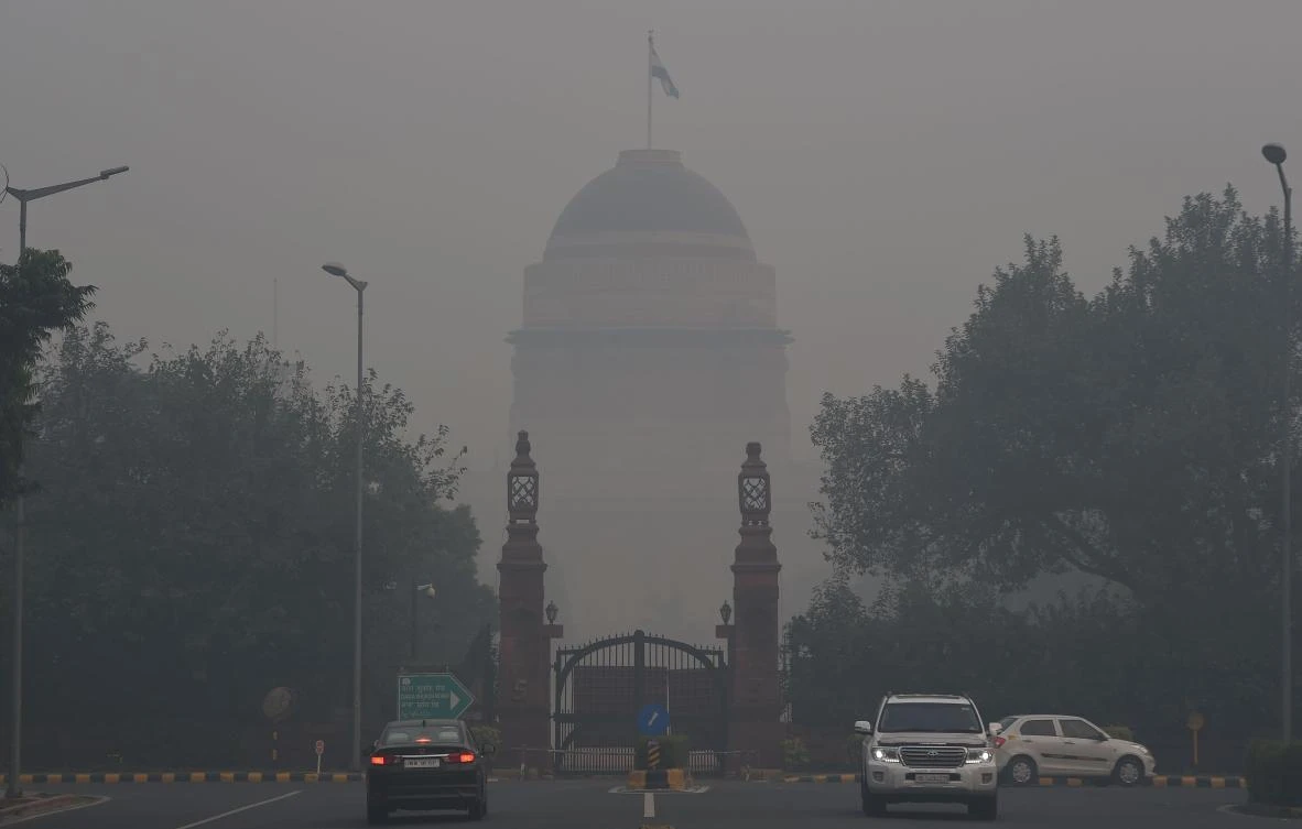 Air pollution in New Delhi hit hazardous levels on November 8 after a night of free-for-all Diwali fireworks. (AFP)