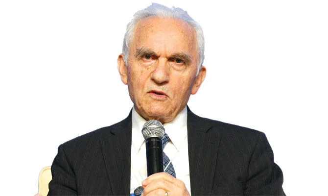 Former Turkish Foreign Minister Yasar Yakis.