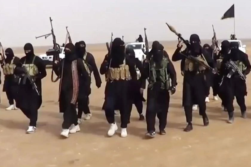 Daesh militants have launched attacks in recent weeks against US-backed Kurdish forces on the Syrian side of the Iraq-Syria border. (Reuters)