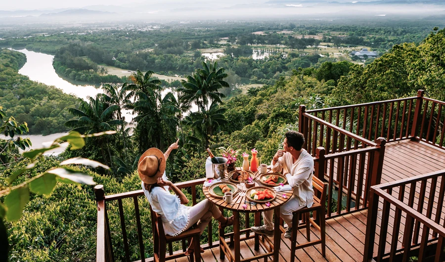 Early risers can hike to the Ria Lookout for a continental breakfast.