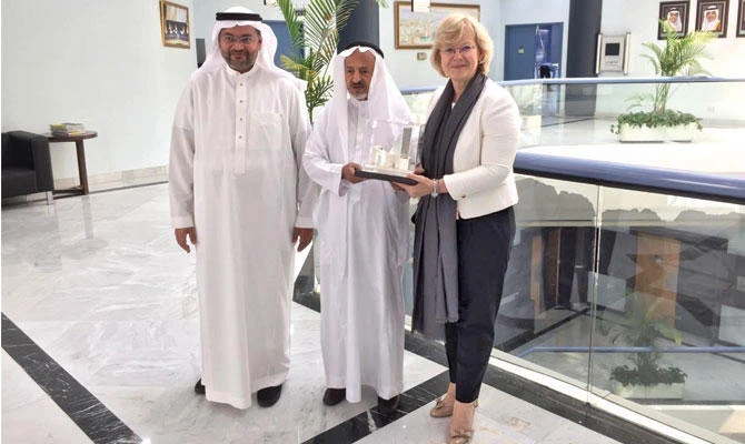Latvian Ambassador Astra Kurme with officials of the Jeddah Chamber of Commerce and Industry. (AN photo)