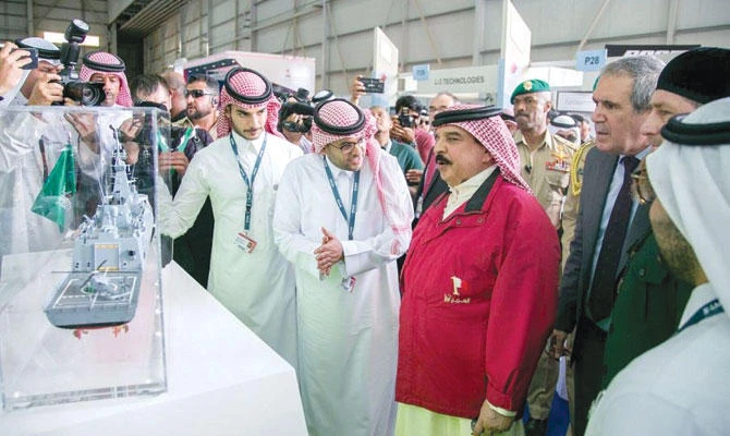 Bahrain’s King Hamad bin Isa Al-Khalifa visits Saudi Arabian Military Industries (SAMI) pavilion at the Bahrain International Air Show 2018 on Thursday. (SPA)
