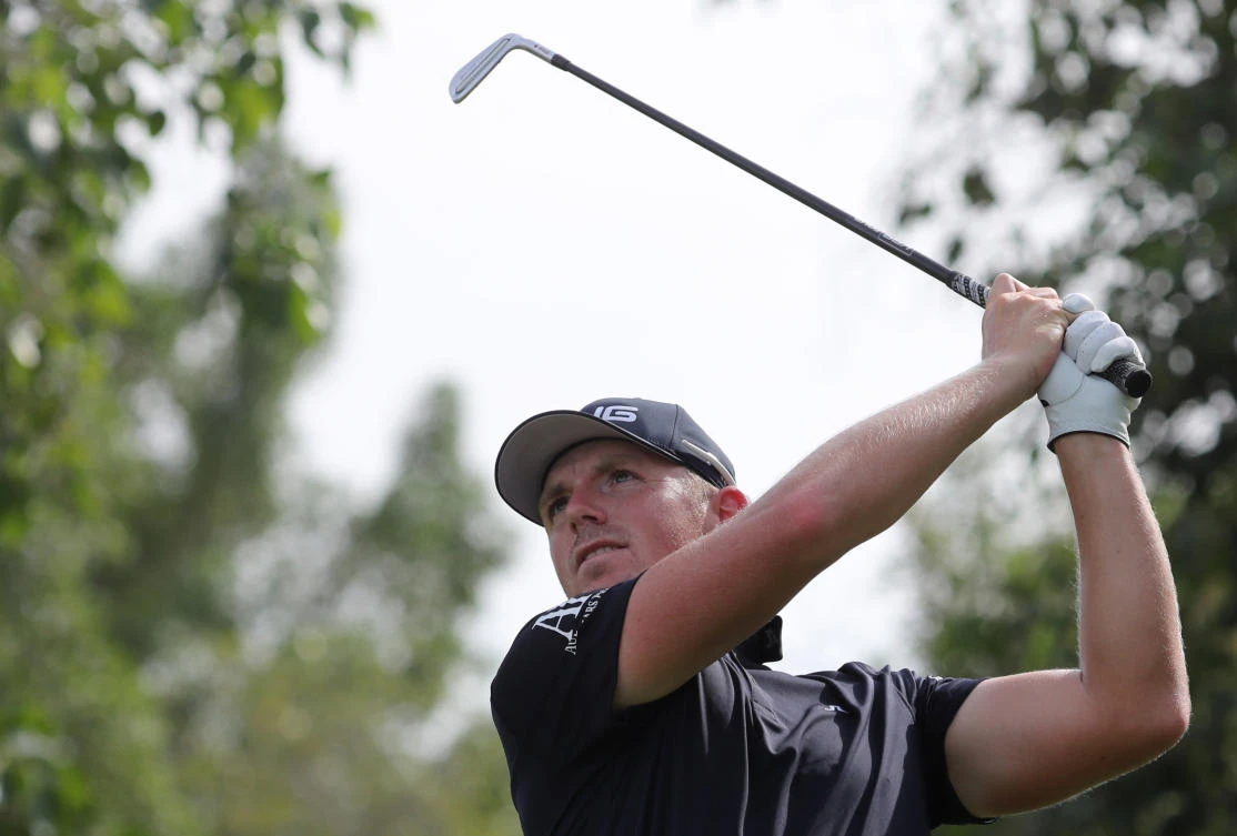 Matt Wallace gets over 'slow play' fine to lead in Dubai at DP World Tour