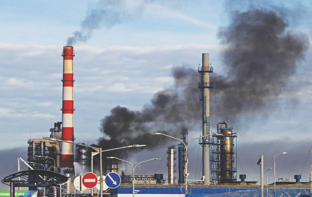 Russian blaze A fire broke out in an oil refinery in Moscow on Saturday morning, shutting down a unit that produced more than half the plant’s gasoline output. Fire crews battled for more than three hours before extinguishing the blaze at the refinery owned by Gazprom Neft, the oil arm of Gazprom. (File photo / Reuters)