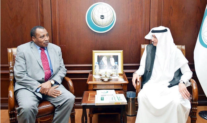 OIC secretary-general Dr. Yousef Al-Othaimeen, met Dr. Ibrahim Adam Al-Dakhiri, in Jeddah on Sunday. (SPA)