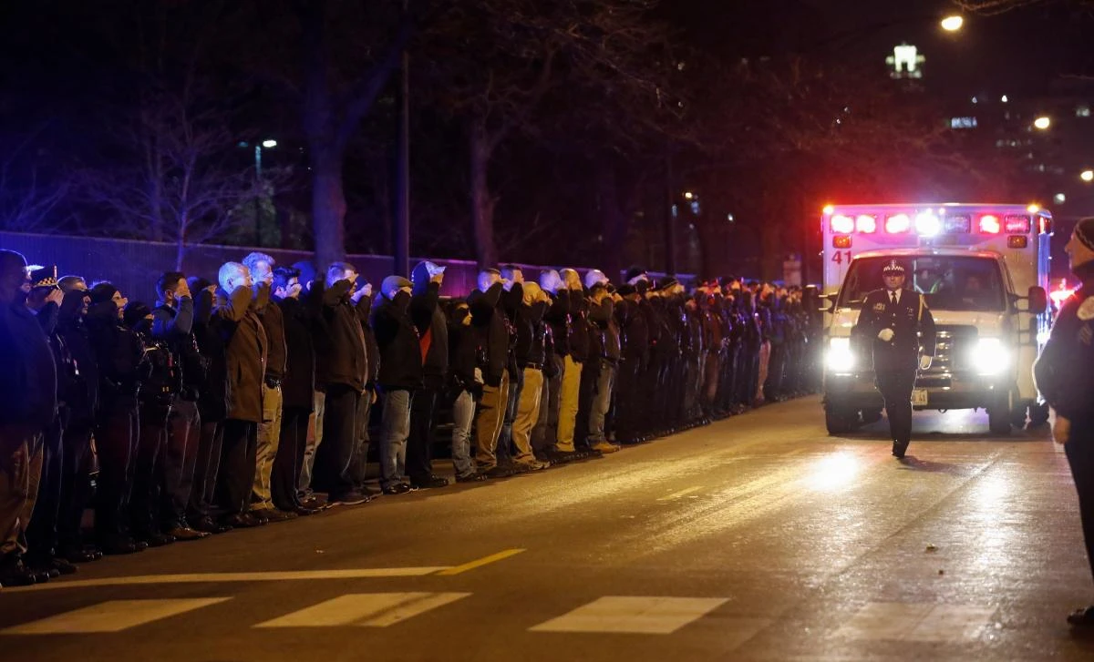 The body of slain Chicago police officer Samuel Jimenez at the shooting at the Mercy Hospital is being escorted to the Medical Examiner Office on November 19, 2018 in Chicago. (AFP)