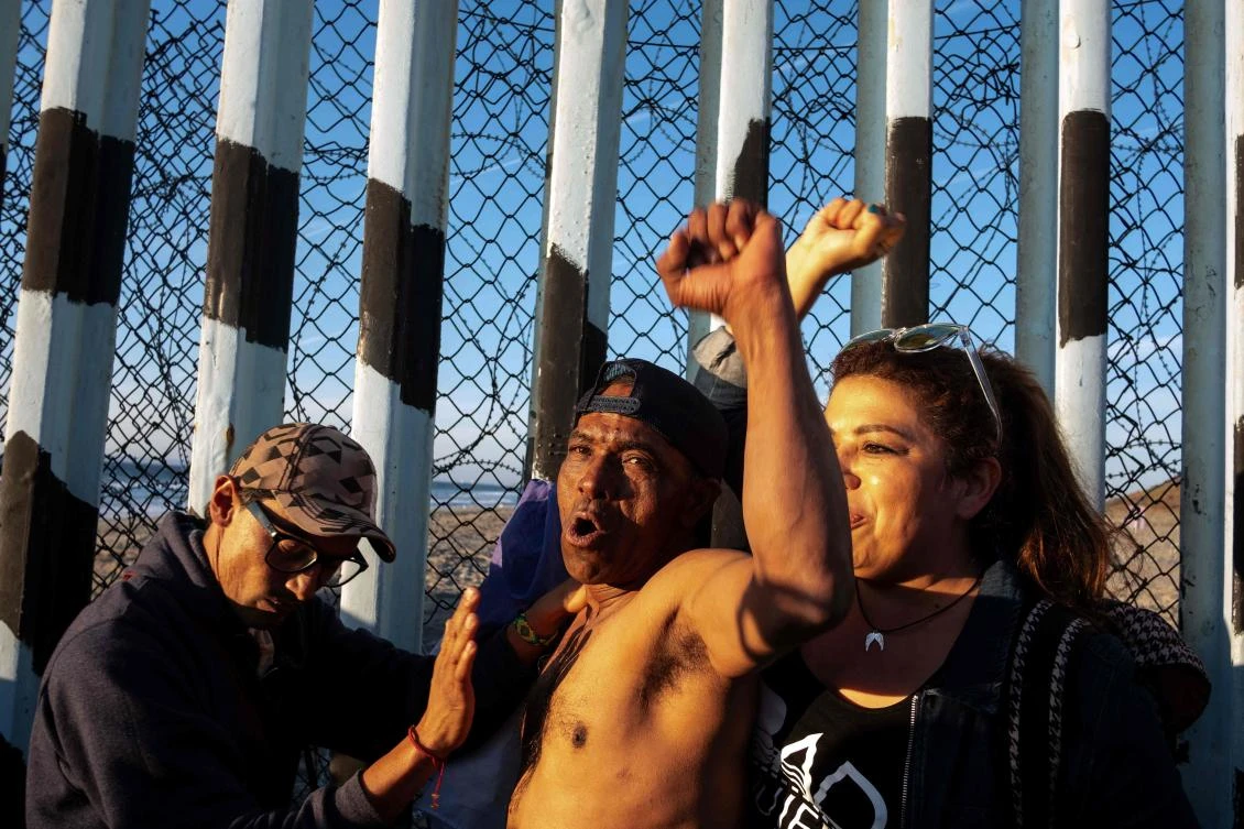 The Central American migrant caravan trekking toward the United States converged on the US-Mexican border Thursday after more than a month on the road, undeterred by President Donald Trump's deployment of thousands of American troops near the border. (AFP)